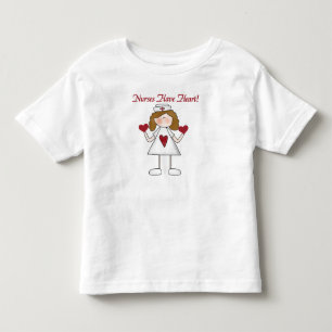 As enfermeiras têm t-shirt e presentes do coração