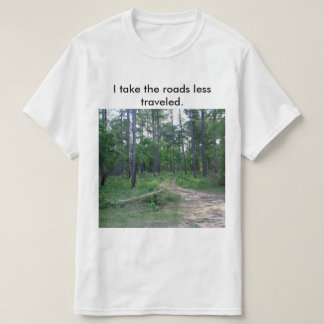 As estradas viajaram menos o t-shirt dos homens