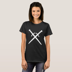 As lâminas cruzaram o t-shirt das mulheres das