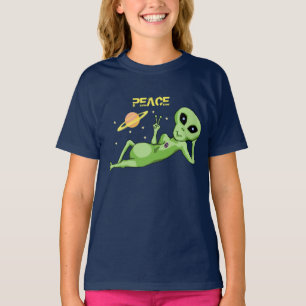 As meninas estrangeiras da paz multam o t-shirt do