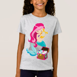 As meninas multam o t-shirt do jérsei