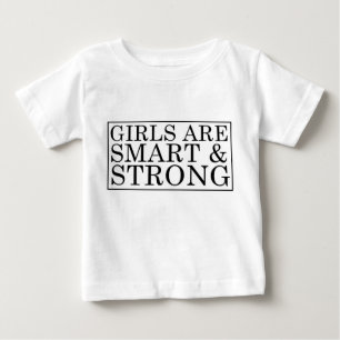 As meninas são camisa esperta e forte da criança