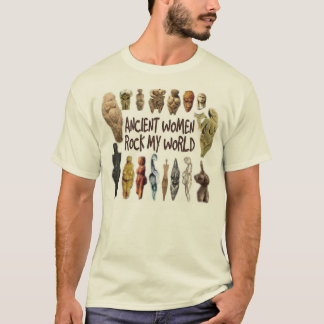 As mulheres antigas balançam meu t-shirt do mundo