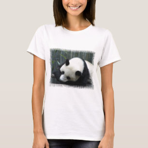 As senhoras do urso de panda couberam o t-shirt