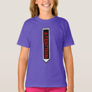Assinar a atenção da camisa roxa básica