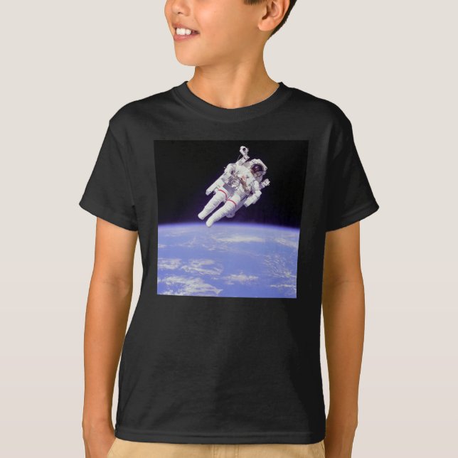 Astronauta na Camisa Espacial (Frente)