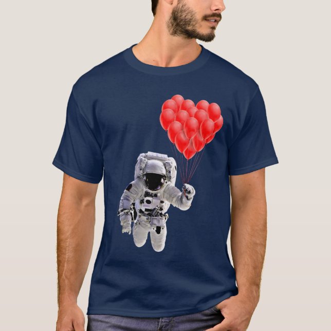 Astronauta segurando balões cardíacos T-Shirt (Frente)
