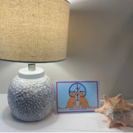 Através de Cartões Cachorros de Amizade Espessa e