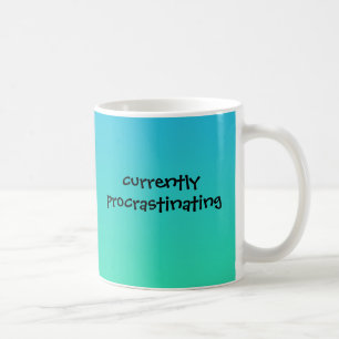 Atualmente Procrastinante - Caneca Engraçada