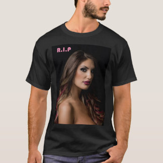 August Ames T-shirt descansada em paz