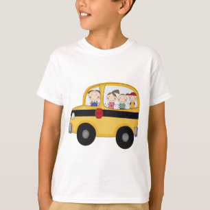 Auto escolar com t-shirt e presentes dos miúdos