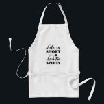 Avental A vida é curta, engraçada, dizendo preto e branco<br><div class="desc">Bakers divertidos Apron em preto e branco. O design apresenta o engraçado ditado "A vida é curta",  "Lick the Spoon". O texto é escrito à mão e a letra maiúscula em negrito. Um presente divertido para um padeiro,  cozinheiro ou cozinheiro.</div>
