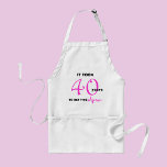 Avental aniversário de 40 anos apresenta o Apron - Engraça<br><div class="desc">Procurando um presente engraçado de aniversário de 40 marcos para uma senhora que adora cozinhar? Este avental aniversário de 40 anos pode ser perfeito! Diz: "Levou 40 anos para conseguir este Apron." As cores preto e rosa são utilizadas na inscrição. Esta é uma ideia de presente humorística única para qualquer...</div>