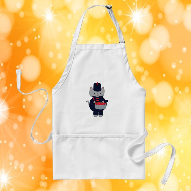 Avental Bateria de Marcha Gato Tocador de Tambor Azul Mari (An apron with a gray cat playing the drums in a navy blue & red marching band uniform.)