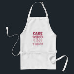 Avental Criador De Bolo De Cuta No Treinamento Bajulando A<br><div class="desc">Um pino brilhante,  cor-de-rosa,  com a tipografia "Cake Baker In Training",  é um presente bonito para quem ama assar.</div>