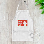 Avental Este Sinal Lateral<br><div class="desc">Apresentando nosso "The Side Up" com Sign Apron para Cima - o acessório perfeito para quem gosta de manter as coisas em forma de topo! Este avental caprichoso não só adiciona um traço de diversão às suas aventuras cozinhar, como também serve como um lembrete prático para lidar com seus ingredientes...</div>