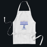 Avental Hanukkah Menorah (customizável)<br><div class="desc">Você pode personalizar este presente bonito de Chanukah com um nome ou seu próprio texto!</div>