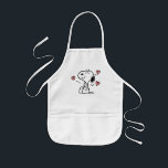 Avental Infantil Amendoins | Snoopy Hearts<br><div class="desc">Veja este design de amendoins divertido com Snoopy.</div>