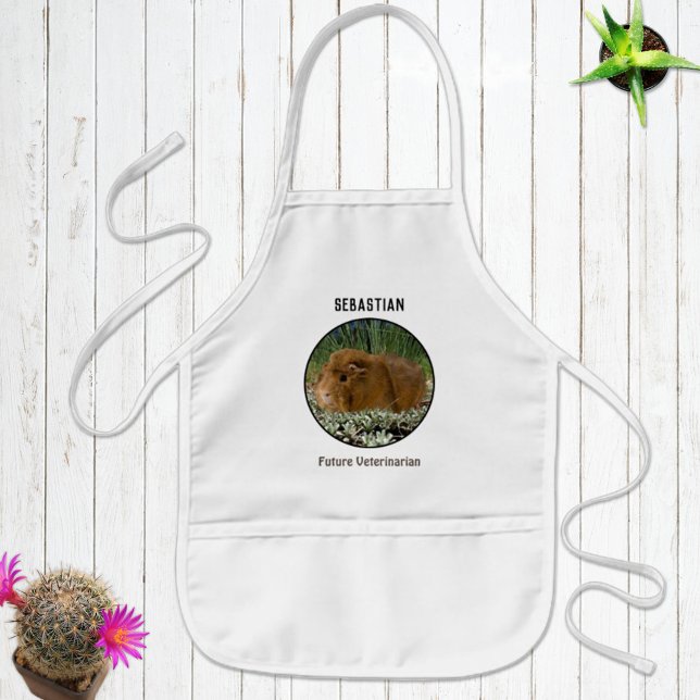 Avental Infantil Modelo de Fotografia Personalizada do Porco Guiné  (Cute personalized kids apron for crafting, gardening, cooking or baking. )