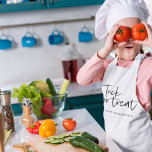 Avental Infantil Truque E Tratamento Mínimos Modernos | Feliz Dia d<br><div class="desc">Truque E Tratamento Mínimos Modernos | Feliz Dia das Bruxas</div>