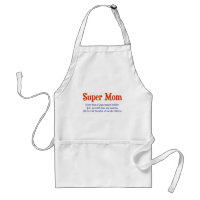 Mamã super com os t-shirt e os presentes dos