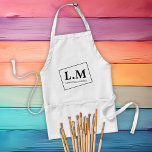 Avental Nome do Tipo Clássico de Iniciais Monogramas Elega<br><div class="desc">Entre na cozinha com um ar de refinamento e sofisticação culinária incorporado em nosso Elegante Monogramas Initials Classic Typo Name Chef Apron. Isto não é apenas um avental; é uma canvas de elegância que transforma o espaço do cozinhar num reino do estilo do eterno. Imaginem a cena: vocês, enfeitiçados nesta...</div>
