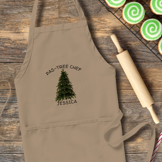 Avental Pastelaria Engraçada Pun Natal Chef Apron (Pastree Chef? A fun Christmas gift for the baker in your family. Just add their name!)