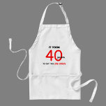 Avental Presentes de aniversário de 40 anos para Homens -<br><div class="desc">Dons de aniversário de 40 anos para homens devem ser divertidos e podem ser engraçados também! Este avental com as palavras "Demorou 40 anos para conseguir este avental" em letras negras e vermelhas é perfeito para o homem que gosta de cozinhar e está celebrando um aniversário de 40 anos. Esta...</div>
