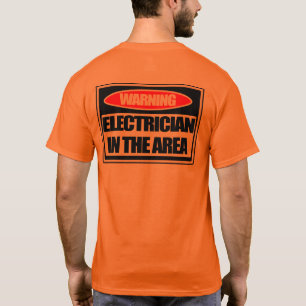 Avisar eletricista na camiseta de segurança de áre