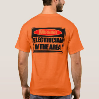 Avisar eletricista na camiseta de segurança de áre