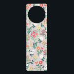 Aviso De Porta Bonito Aquarela Flores Botânicas<br><div class="desc">Flores elegantes, delicadas e pequenas do jardim, pintando à mão design cor-de-rosa pálido, com uma coleção de rosas brancas, margaridas vermelhas e flores amarelas com várias formas verdes de folha verde pintura manual verde, em fundo rosa claro. Um excelente floral de trabalho de arte de natureza botânica especial e única...</div>