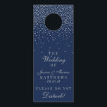 Aviso De Porta Casamento de marinho Azul e Prata Glam Confetti<br><div class="desc">A coleção de casamento de confete azul e glam prata marinho é perfeita para qualquer casal planejando uma celebração romântica de casamento. O design apresenta um fundo azul marinho chic com um confete dourado glam que é verdadeiramente espantoso e perfeito para qualquer evento especial. O texto incorpora a mesma cor...</div>