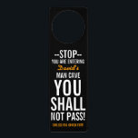 Aviso De Porta Engraçado Perigo Personalizado de Porta<br><div class="desc">Excelente de ideia personalizada de presente para cada membro da casa! Quartos de crianças,  mãe e caverna de pais. Personalize-o para torná-lo exclusivamente seu.</div>