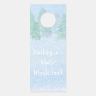 Aviso De Porta Fox in a Snowy Forest Door Hanger