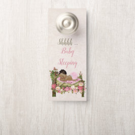 Aviso De Porta Jardim Floresta Natureza Bebê Dormindo Rosas Cama