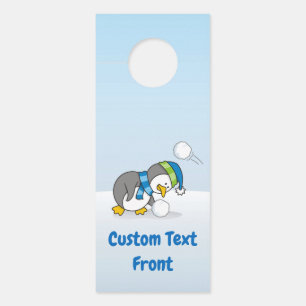 Aviso De Porta Pequeno pinguim ganhando um cabide de neve
