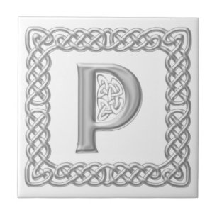 Azulejo celta da letra P do efeito da prata do