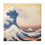 Azulejo De Cerâmica A onda do Excelente - arte japonesa<br><div class="desc">Sob a onda de Kanagawa, também conhecida como A onda do Excelente, da série Trinta e seis Vistas da pintura do Monte Fuji - arte japonesa por Katsushika Hokusai . Foi editado e aplicado neste azulejo por lumirala. Você pode personalizá-lo agora com algum texto - até em japonês / escolher...</div>