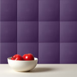 Azulejo De Cerâmica Amoreira de acai púrpura escura de cor sólida<br><div class="desc">Design de morango de acai,  púrpura,  de cor sólida.</div>