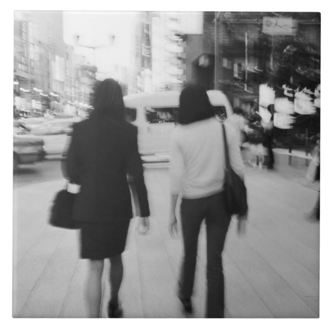 Azulejo De Cerâmica Ásia, Japão, Tóquio. Mulheres jovens na Ginza. (Frente)