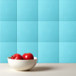 Azulejo De Cerâmica Azul-aqua elétrico de cor sólida<br><div class="desc">Design elétrico de cor sólida azul-claro.</div>