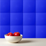 Azulejo De Cerâmica Azul brilhante da safira de cor sólida<br><div class="desc">Design azul brilhante de safira de cor sólida.</div>