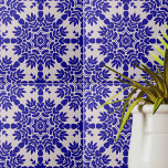 Azulejo De Cerâmica Azulejo, Mediterrâneo Azul e Branco<br><div class="desc">Este elegante design de azulejo de cerâmica decorativa apresenta um padrão geométrico cativante,  composto por deliciosos formatos azuis colocados contra um pano de fundo branco pristino. Inspirando-se no encantador estilo Azulejo mediterrânico,  esta vibrante criação adiciona um toque de elegância a qualquer espaço.</div>