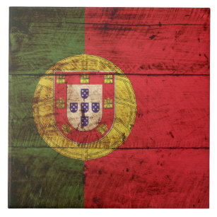 Azulejo De Cerâmica Bandeira de Portugal na grão de madeira velha