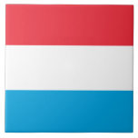 Azulejo De Cerâmica Bandeira do Luxemburgo<br><div class="desc">Esta design é constituída pela bandeira nacional do Luxemburgo (oficialmente Grão-Ducado do Luxemburgo), que é um país sem litoral na Europa Ocidental. É delimitada pela Bélgica a oeste e a norte, pela Alemanha a leste e pela França a sul. A capital do Luxemburgo é a Cidade do Luxemburgo, uma das...</div>