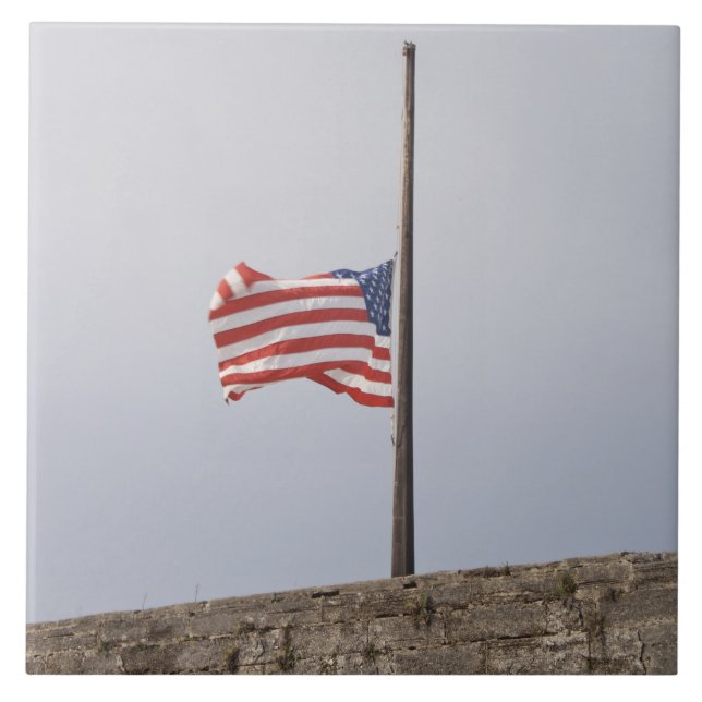 Azulejo De Cerâmica Bandeira dos Estados Unidos em Half-Mast (EUA) (Frente)