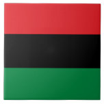 Azulejo De Cerâmica Bandeira Pan-Africana<br><div class="desc">Esta design apresenta a bandeira pan-africana (também conhecida como bandeira da Libertação Negra, bandeira da UNIA ou bandeira afro-americana), que é uma bandeira triangular composta por três bandas horizontais de vermelho, preto e verde. A Universal Negro Improving Association e a Liga das Comunidades Africanas (UNIA-ACL) a adotaram formalmente em 13...</div>