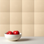 Azulejo De Cerâmica Beige claro de baunilha sólido<br><div class="desc">Tendy simples design em creme de baunilha cor sólida bege claro.</div>