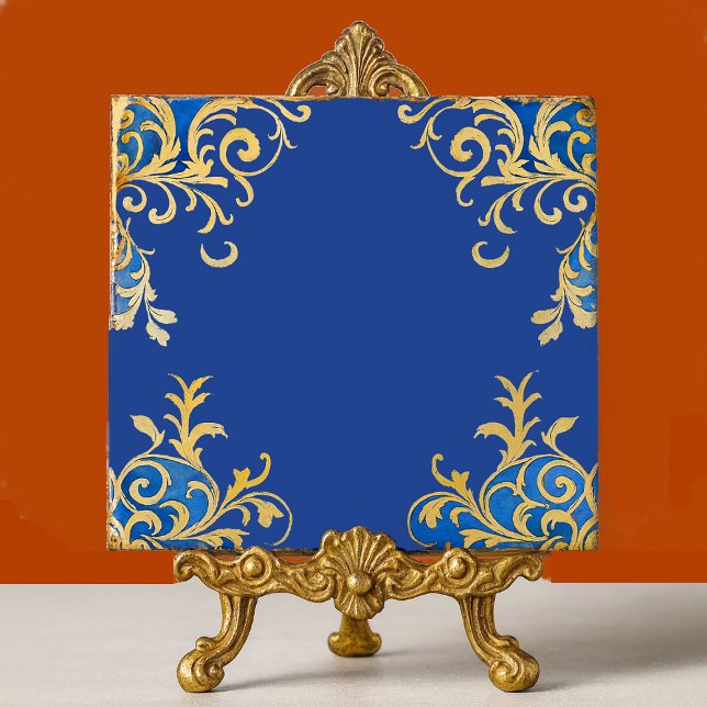 Azulejo De Cerâmica Bizantino Arquivo Dourado Árabe Azul (Byzantine Arabesque ornamental ceramic tile displayed in situ on gold metallic easel. )