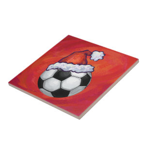 Azulejo De Cerâmica Bola de Futebol do Santa Hat em Vermelho
